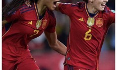 爱游戏真人体育娱乐-捧起欧洲女足锦标赛奖杯，法国队成为冠军