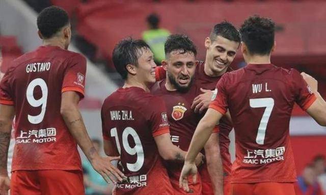 包含上港主场胜鲁能，继续保持榜首位置的词条