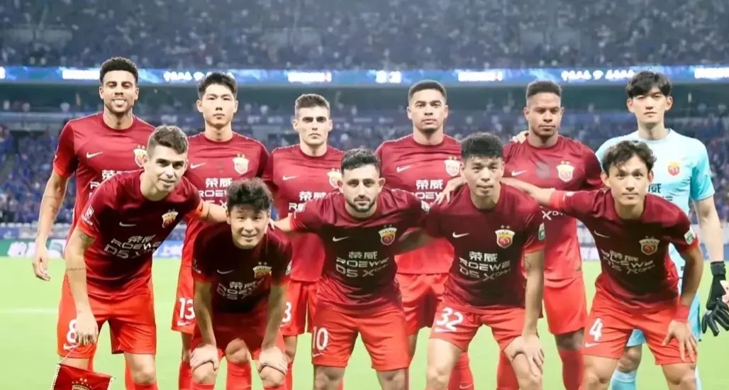 上港主场迎战鲁能，德比之战备受瞩目