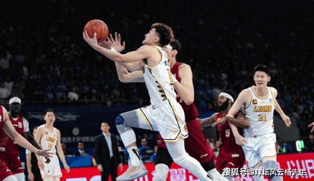 浙江男篮客场惊险夺胜，跻身前八